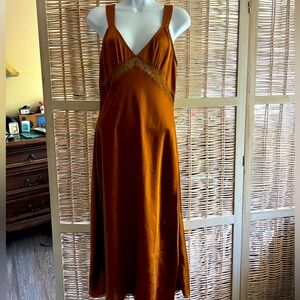 Aritzia Wilfred Copper Slip Dress with lace sheer panel and hem. Perfection!